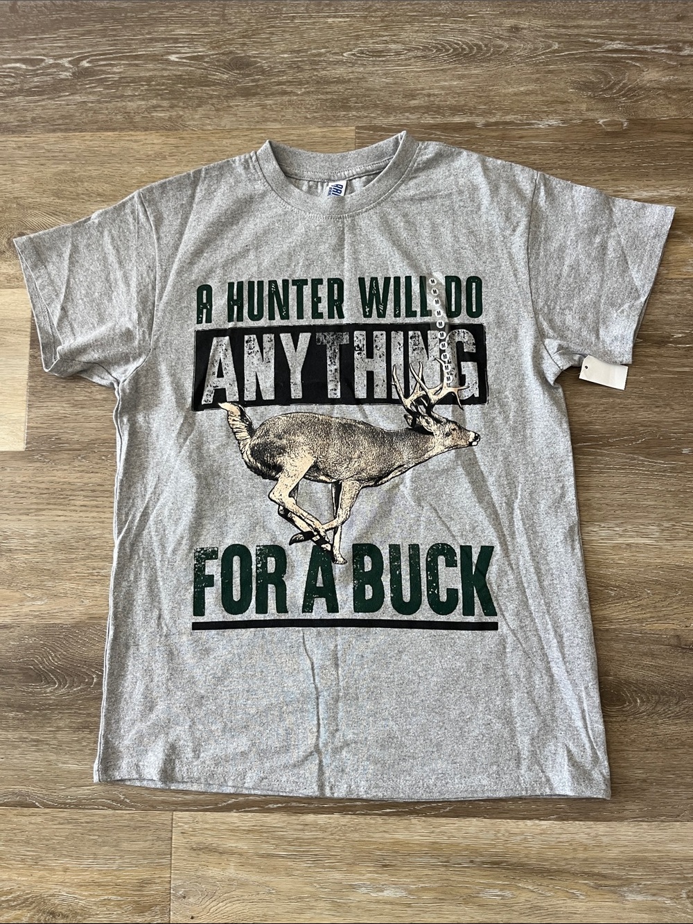NWT Brisco Brands Men’s Hunting Graphic T-Shirt Grey Size M